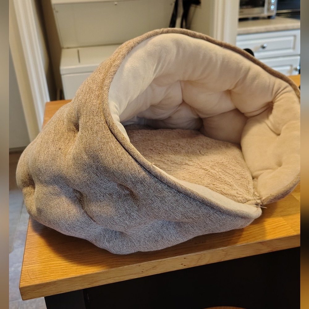 Shell Shaped Pet Bed